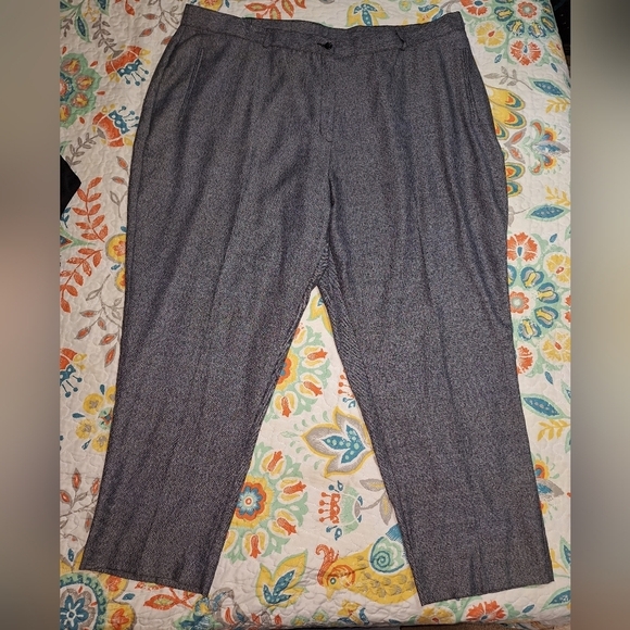 A bundle of 3 ladies slacks in a size 24W. Pre-loved and in great condition. - Picture 13 of 16